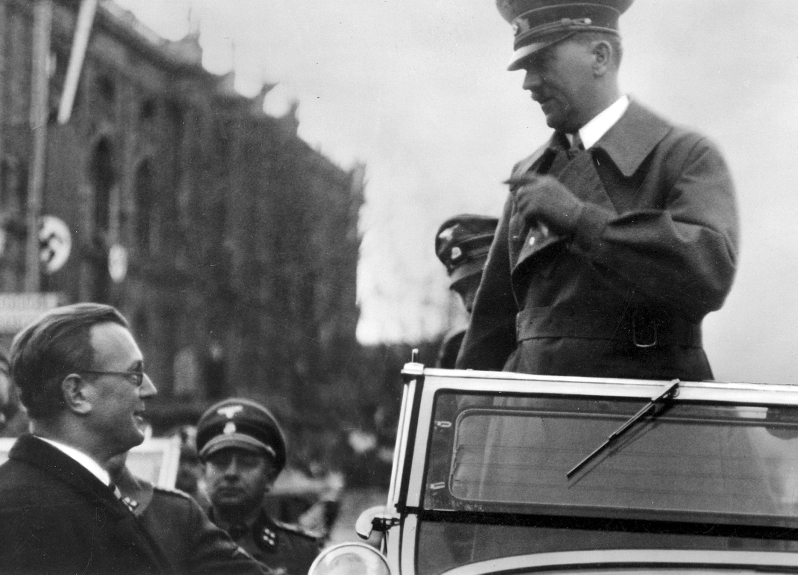 Arthur Seyß-Inquart welcomes Adolf Hitler at his arrival in Vienna's art museum